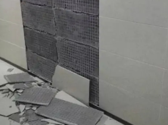 阿克苏瓷砖空鼓维修公司分享下阿克苏墙砖松动维修的知识